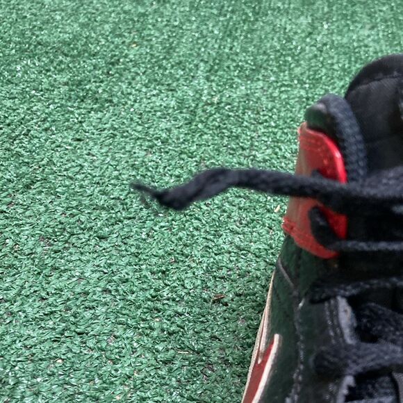 Nike Air Jordan 1 Mid Bred boys size 6.5Y (OKPM-06-005) - Picture 10 of 12